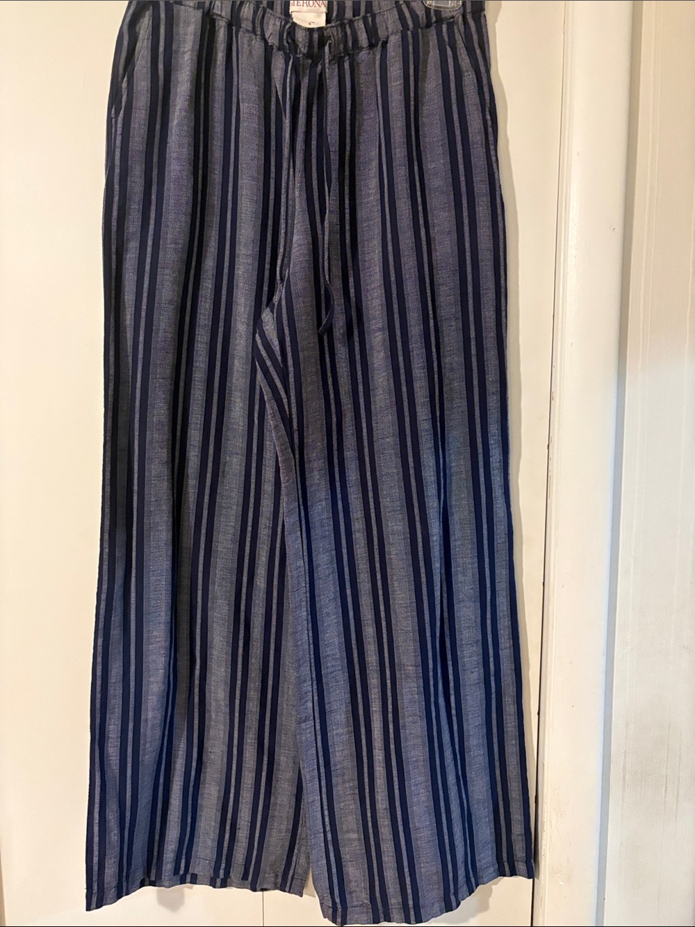 New, S, Navy Wide-Leg Pants with pockets.